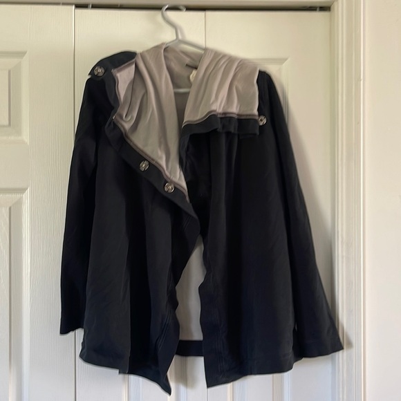 Lululemon Relaxed Fit Jacket Size 4🥰🥰 - Picture 1 of 6